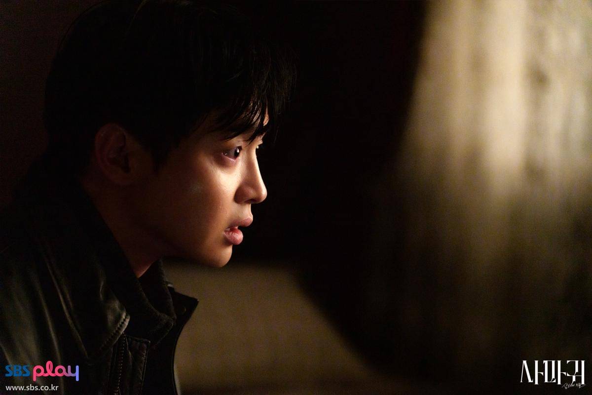 still cuts drama Queen Mantis (dok. SBS/Queen Mantis)