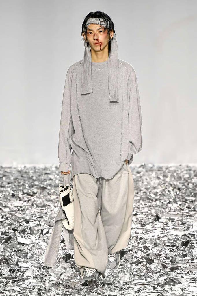 Koleksi AJOBYAJO S/S '26 di Seoul Fashion Week (instagram.com/ajo_ajobyajo_official)