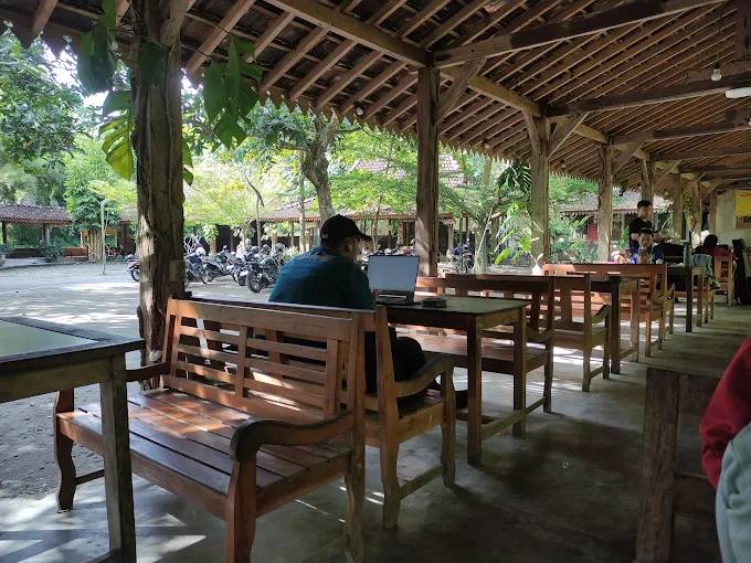 Rekomendasi Tempat Ngopi Dekat Stadion Maguwoharjo