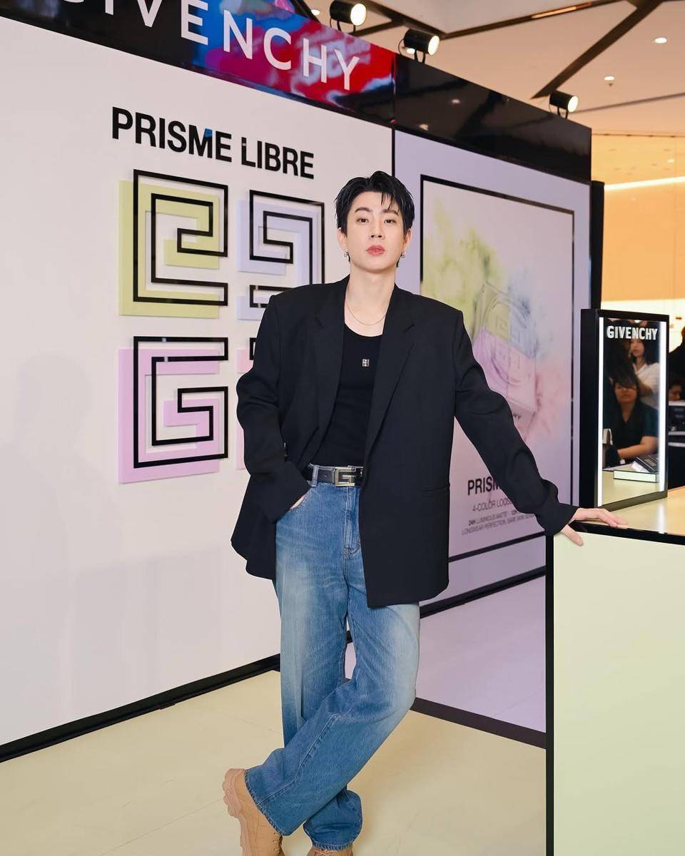 OOTD Preppy Style Off Jumpol (instagram.com/tumcial)