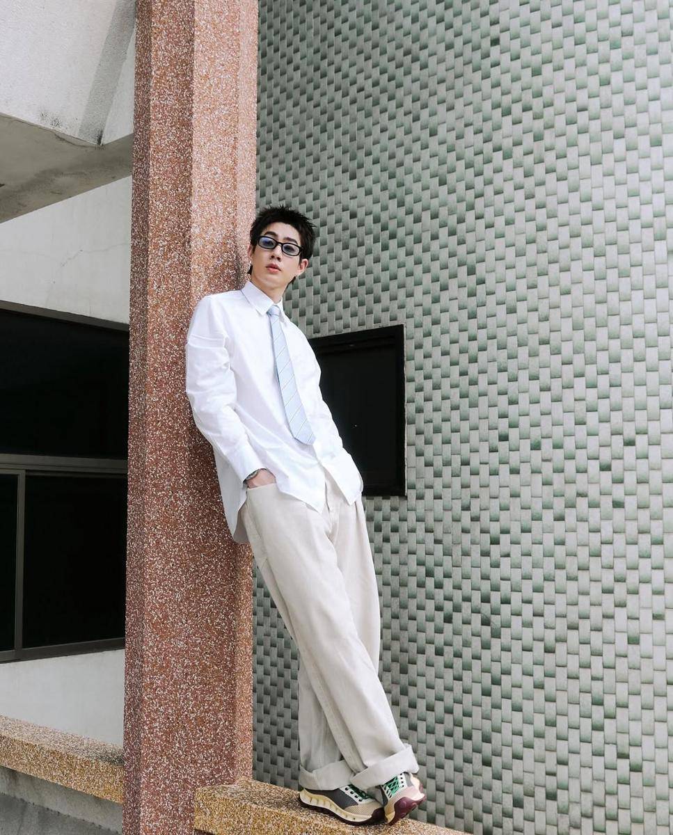 OOTD Preppy Style Off Jumpol (instagram.com/tumcial)