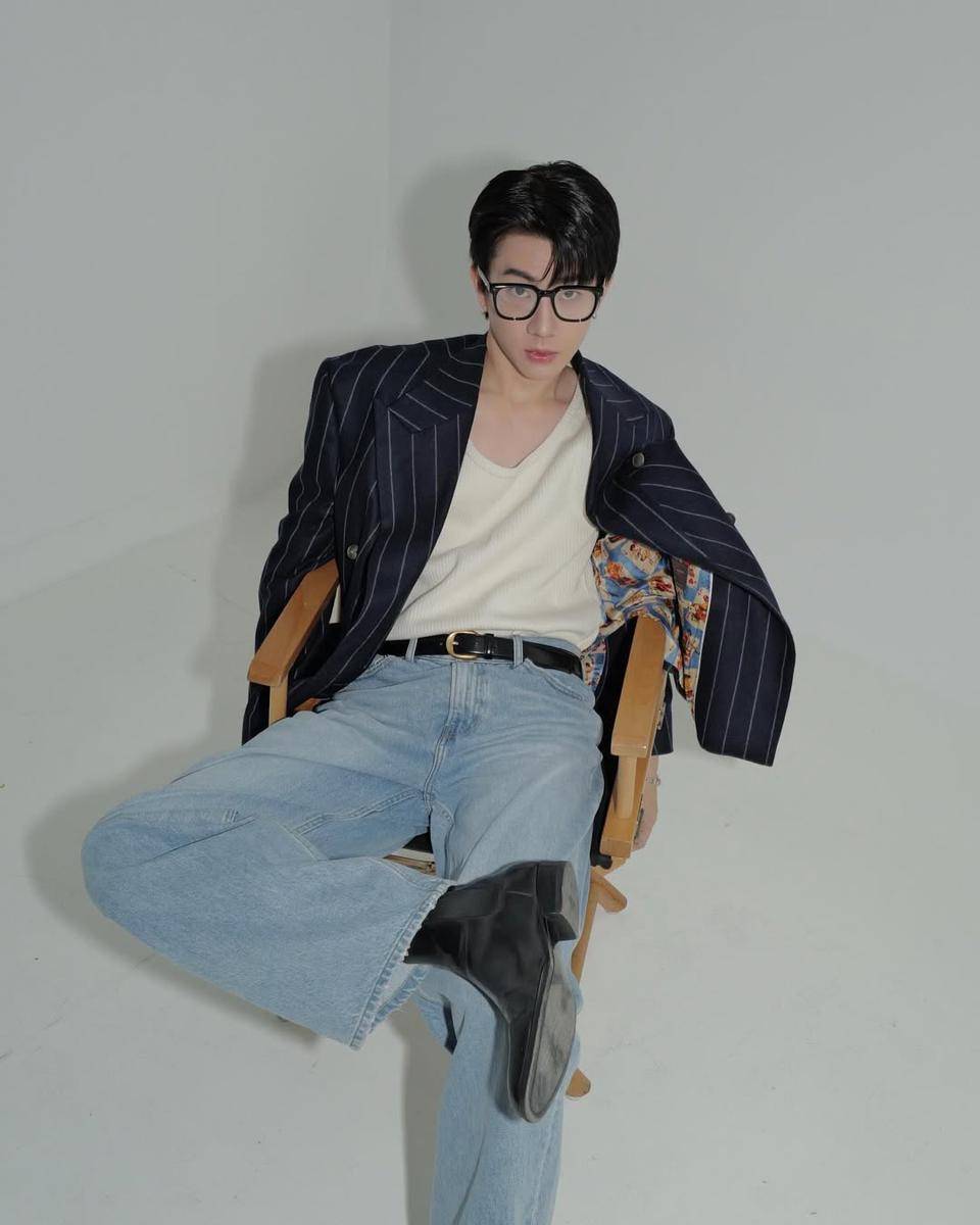 OOTD Preppy Style Off Jumpol (instagram.com/tumcial)