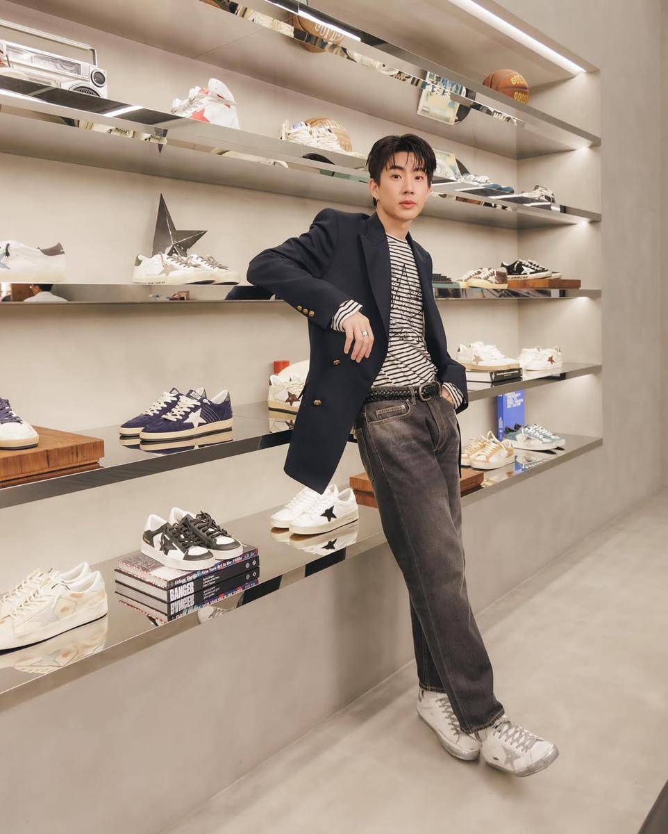 OOTD Preppy Style Off Jumpol (instagram.com/tumcial)