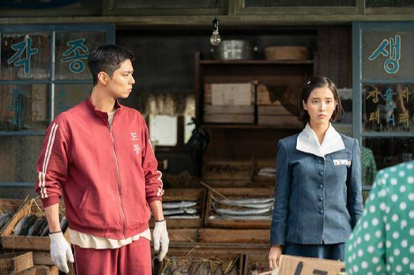 Park Bo Gum dan IU di When Life Gives You Tangerines (dok. Netflix/When Life Gives You Tangerines)