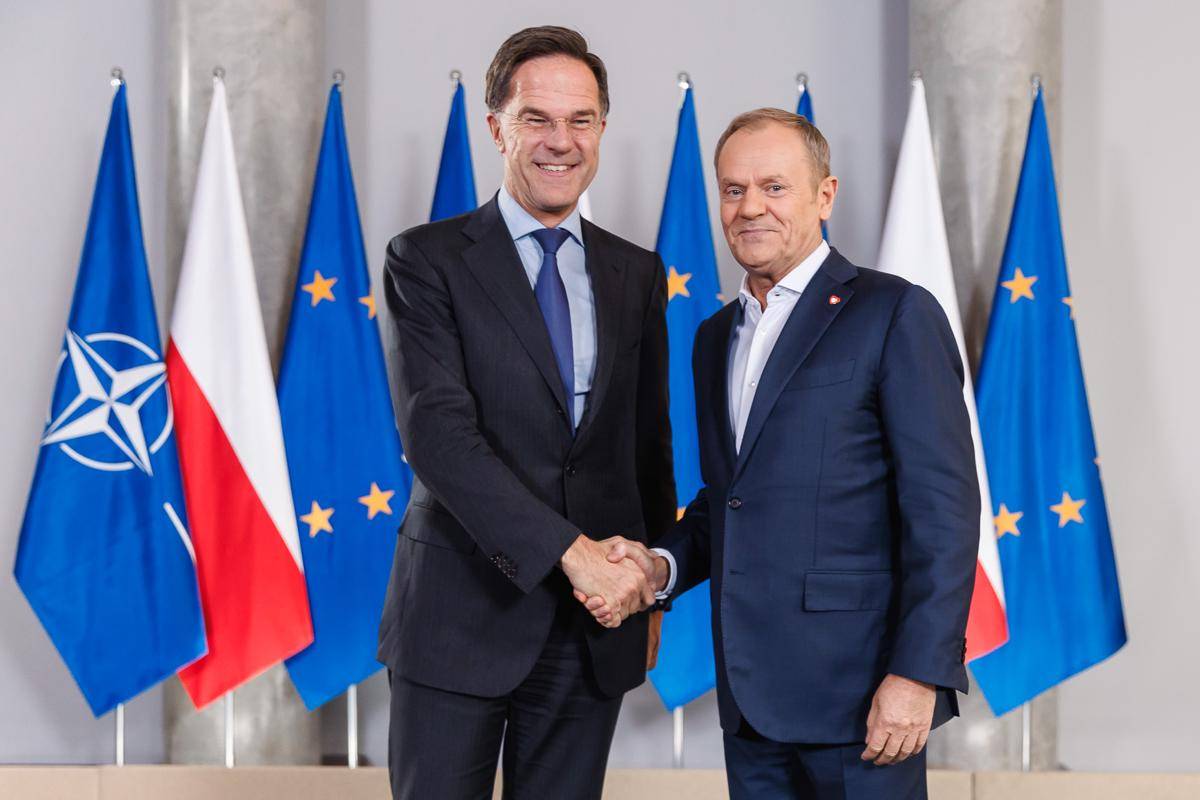 Sekjen NATO, Mark Rutte dan PM Polandia, Donald Tusk. (Gov.pl, CC BY 3.0 PL <https://creativecommons.org/licenses/by/3.0/pl/deed.en>, via Wikimedia Commons)