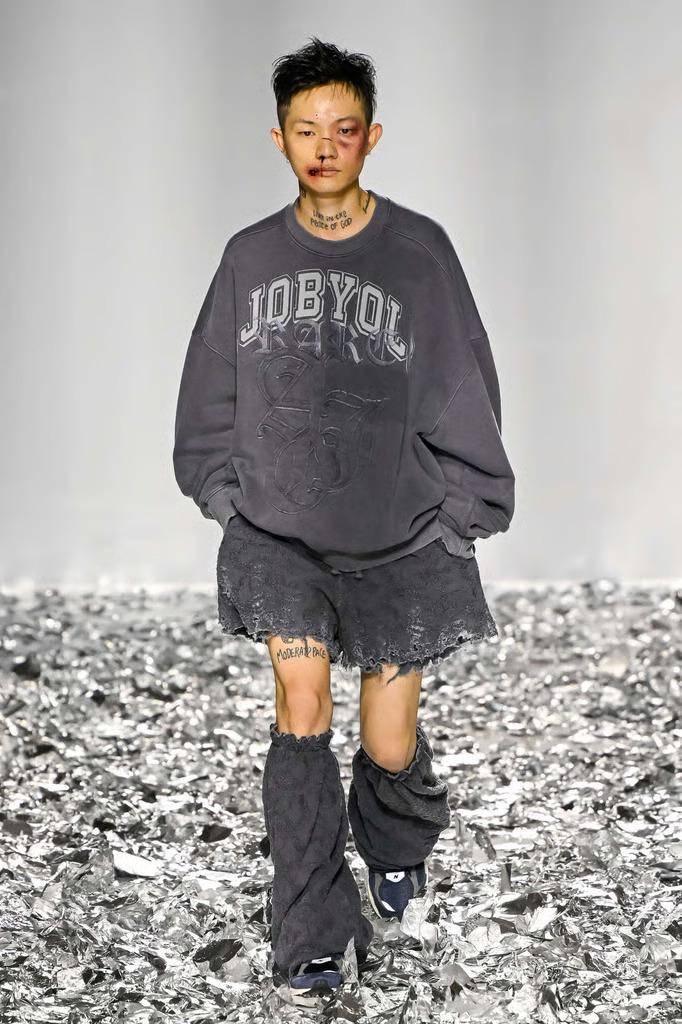 Koleksi AJOBYAJO S/S '26 di Seoul Fashion Week (instagram.com/ajo_ajobyajo_official)