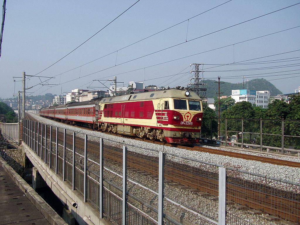 Four Digits Train di China (commons.wikimedia.org/桂段)