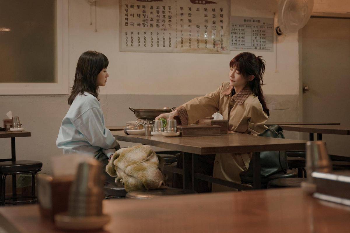 Kim Go Eun dan Park Ji Hyun di You and Everything Else