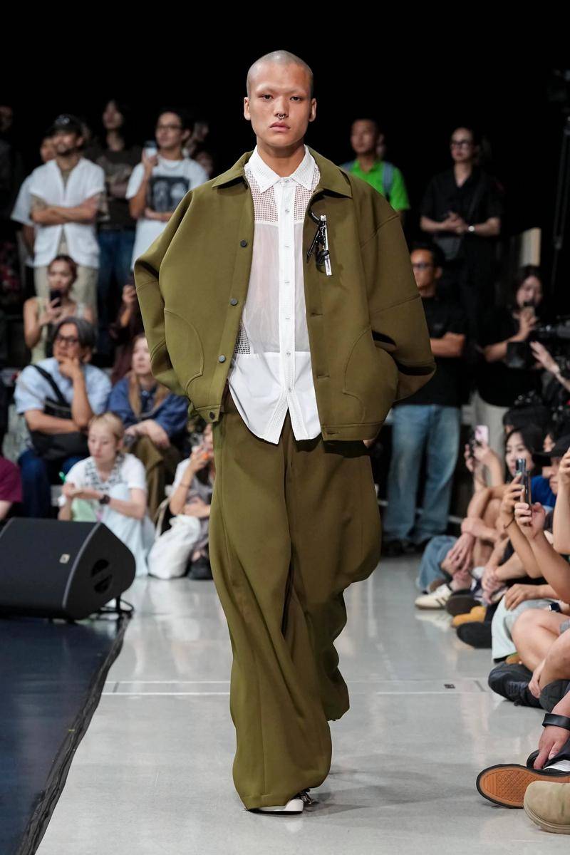 Koleksi Yoshiokubo S/S '26 di Rakuten Fashion Week Tokyo (dok. Yoshiokubo)