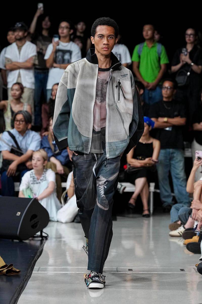 Koleksi Yoshiokubo S/S '26 di Rakuten Fashion Week Tokyo (dok. Yoshiokubo)