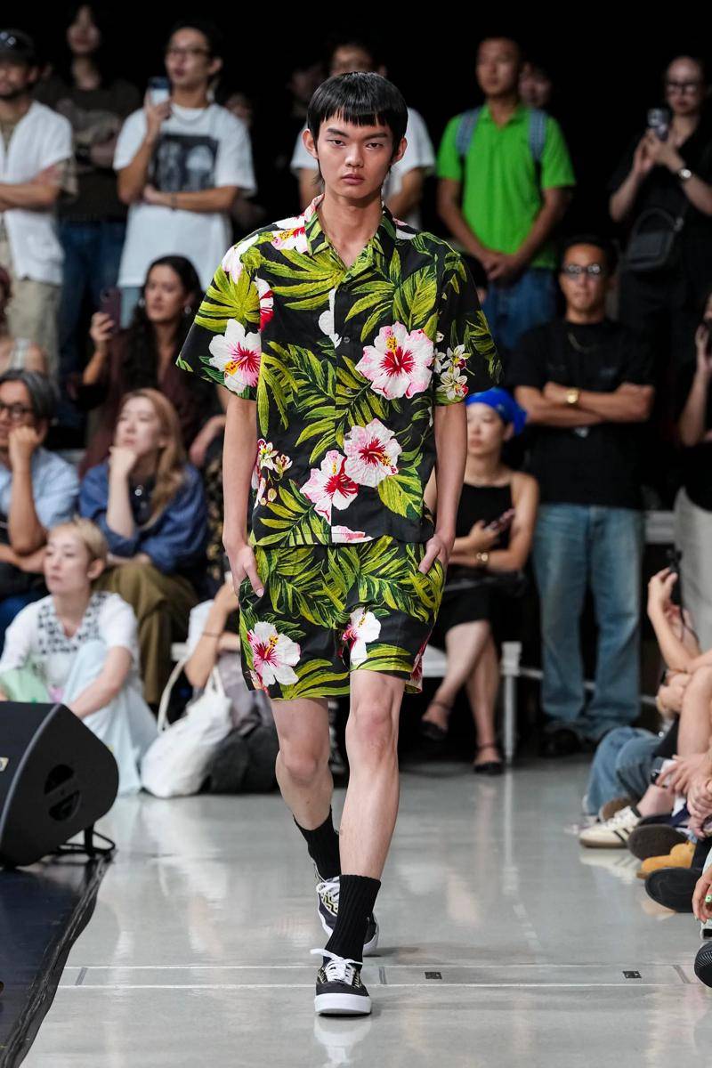 Koleksi Yoshiokubo S/S '26 di Rakuten Fashion Week Tokyo (dok. Yoshiokubo)