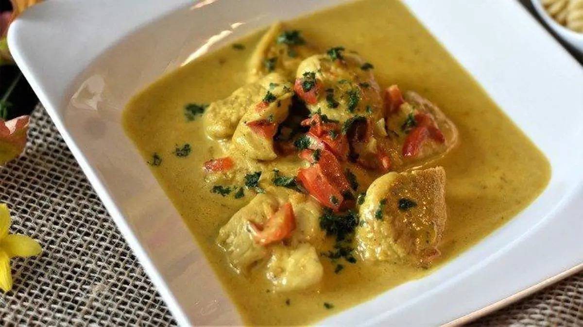 Ilustrasi lontong kikil (Pixabay/RitaE)