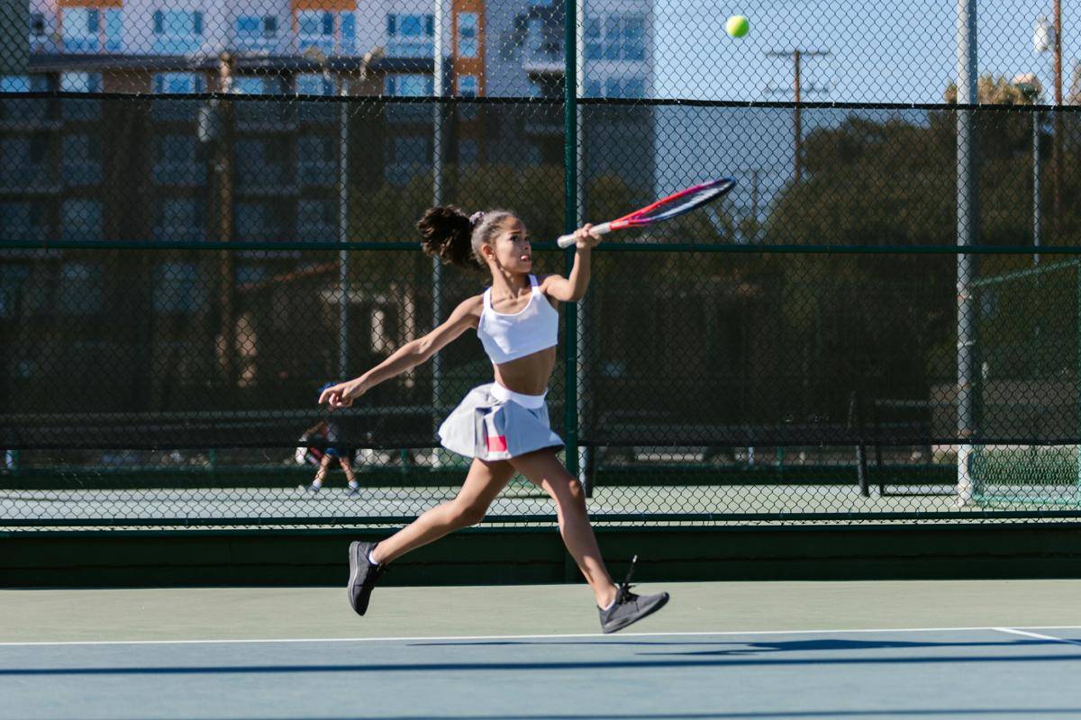 ilustrasi menjalankan hobi bermain tenis (pexels.com/RDNE Stock project)