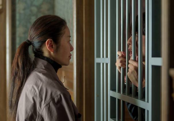 still cut drama Korea Queen Mantis