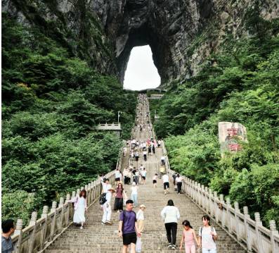 Tianmen Cave Zhangjiajie (pexels.com/Deimantas Viburys)