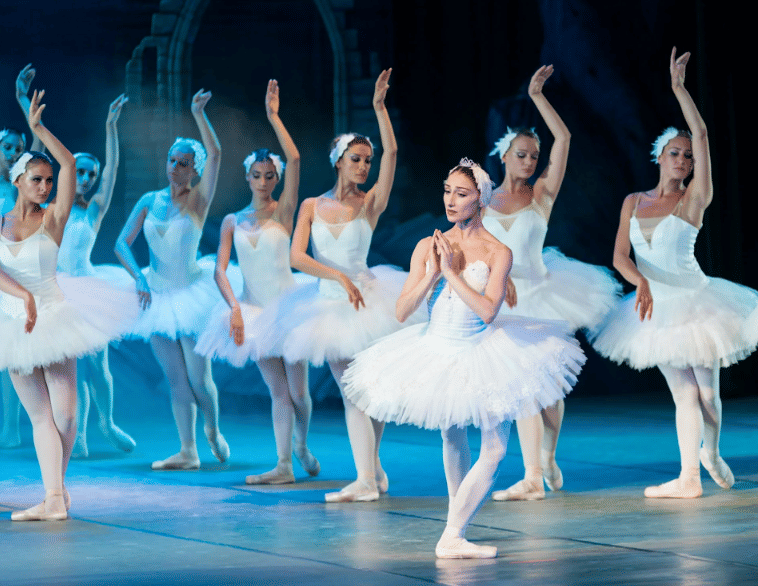 ilustrasi para balerina sedang menari