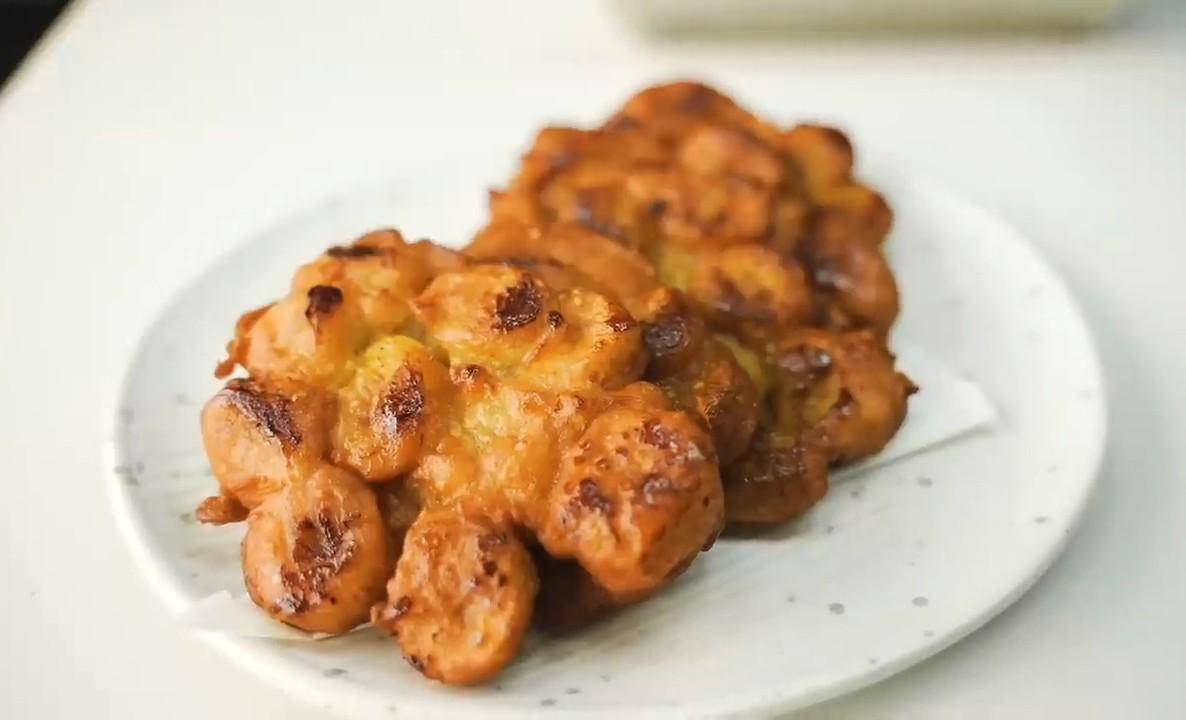 ilustrasi pisang goreng madu wijen 