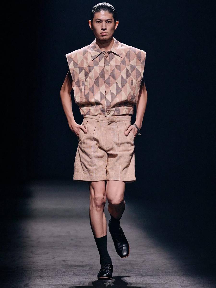 Koleksi Wisharawish S/S '26 di Rakuten Fashion Week Tokyo (instagram.com/wisharawish)