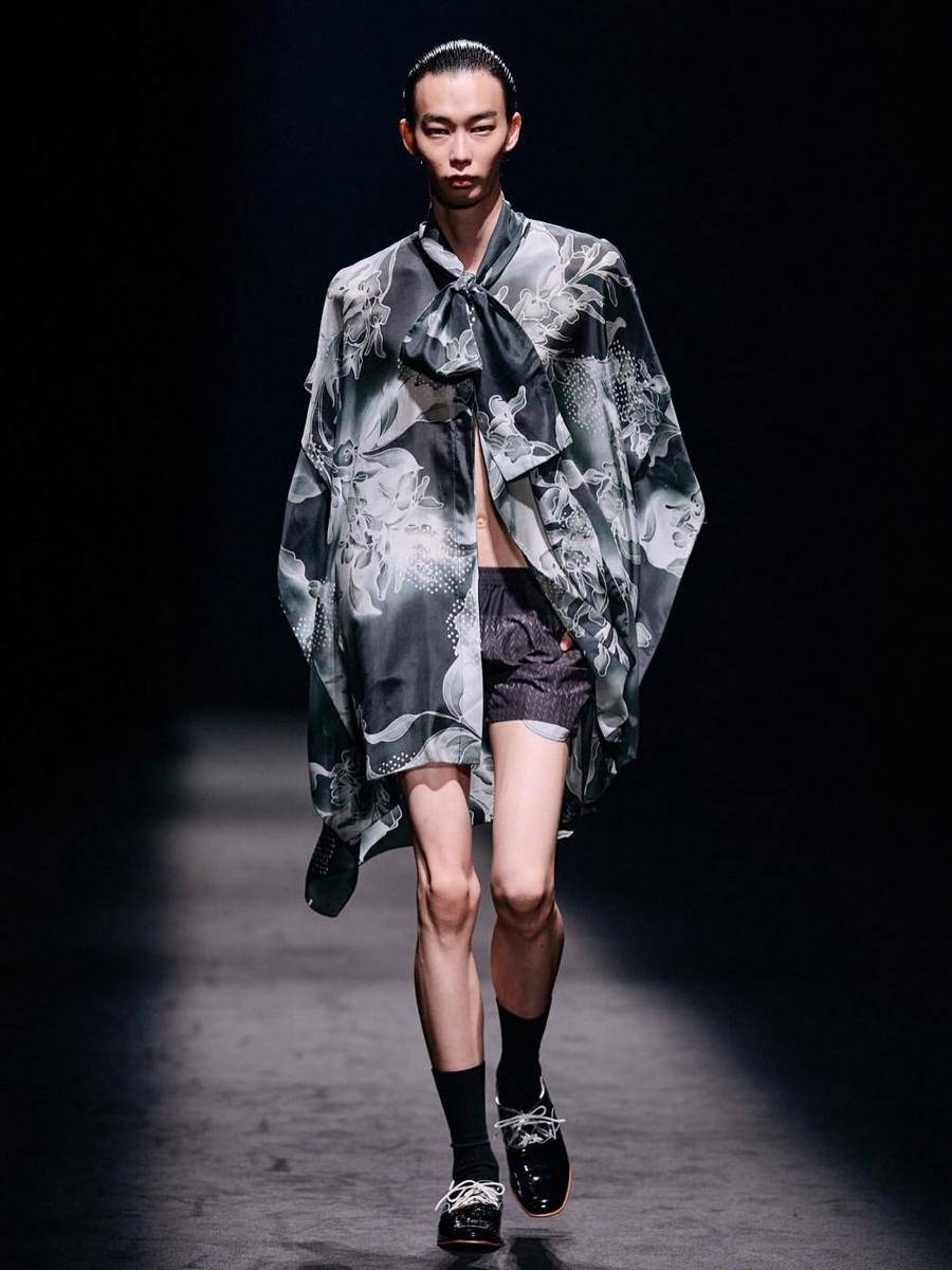 Koleksi Wisharawish S/S '26 di Rakuten Fashion Week Tokyo (instagram.com/wisharawish)