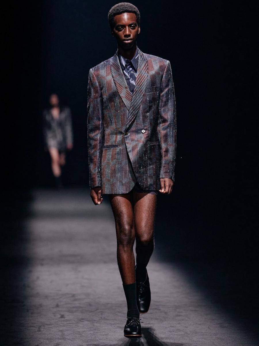Koleksi Wisharawish S/S '26 di Rakuten Fashion Week Tokyo (instagram.com/wisharawish)
