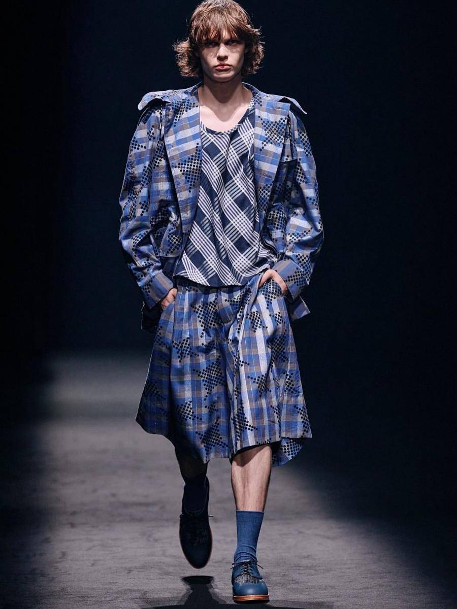 Koleksi Wisharawish S/S '26 di Rakuten Fashion Week Tokyo (instagram.com/wisharawish)
