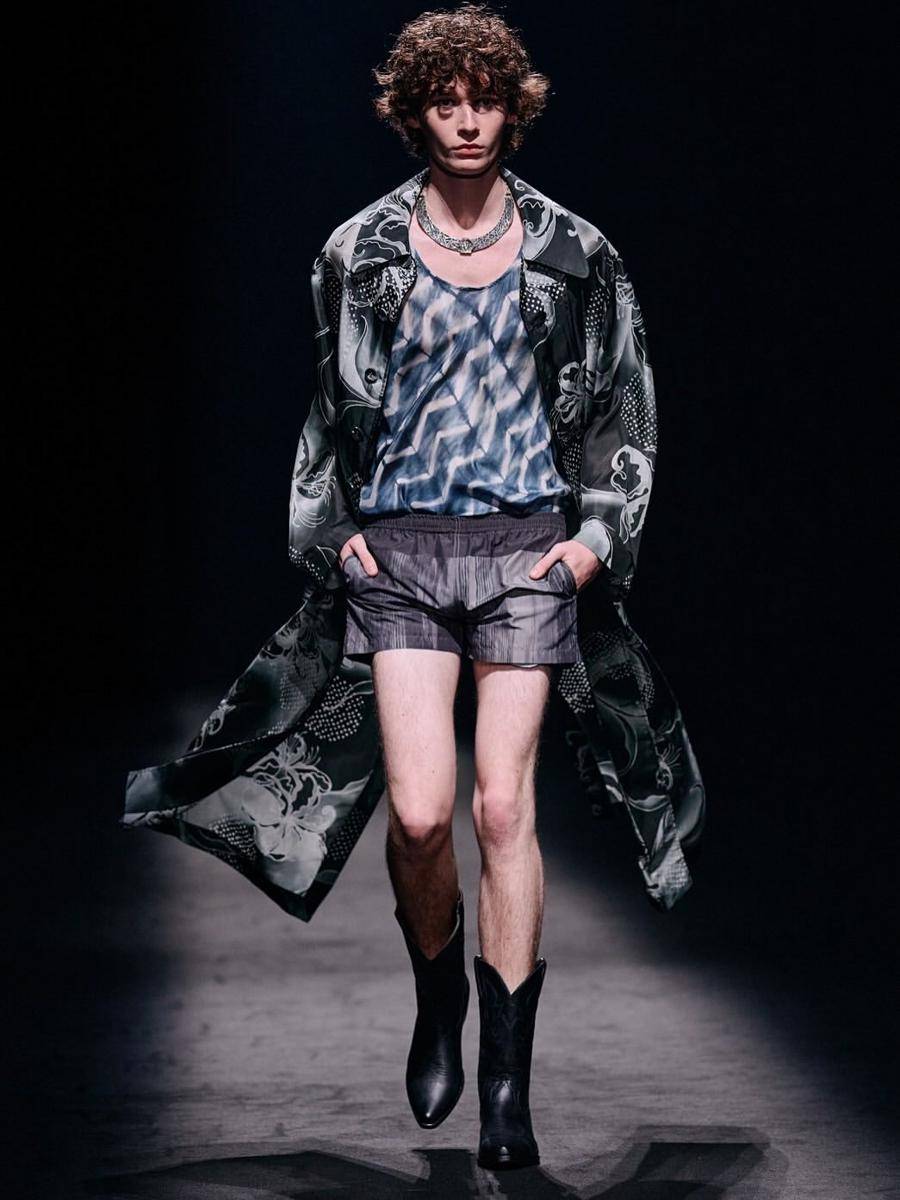 Koleksi Wisharawish S/S '26 di Rakuten Fashion Week Tokyo (instagram.com/wisharawish)