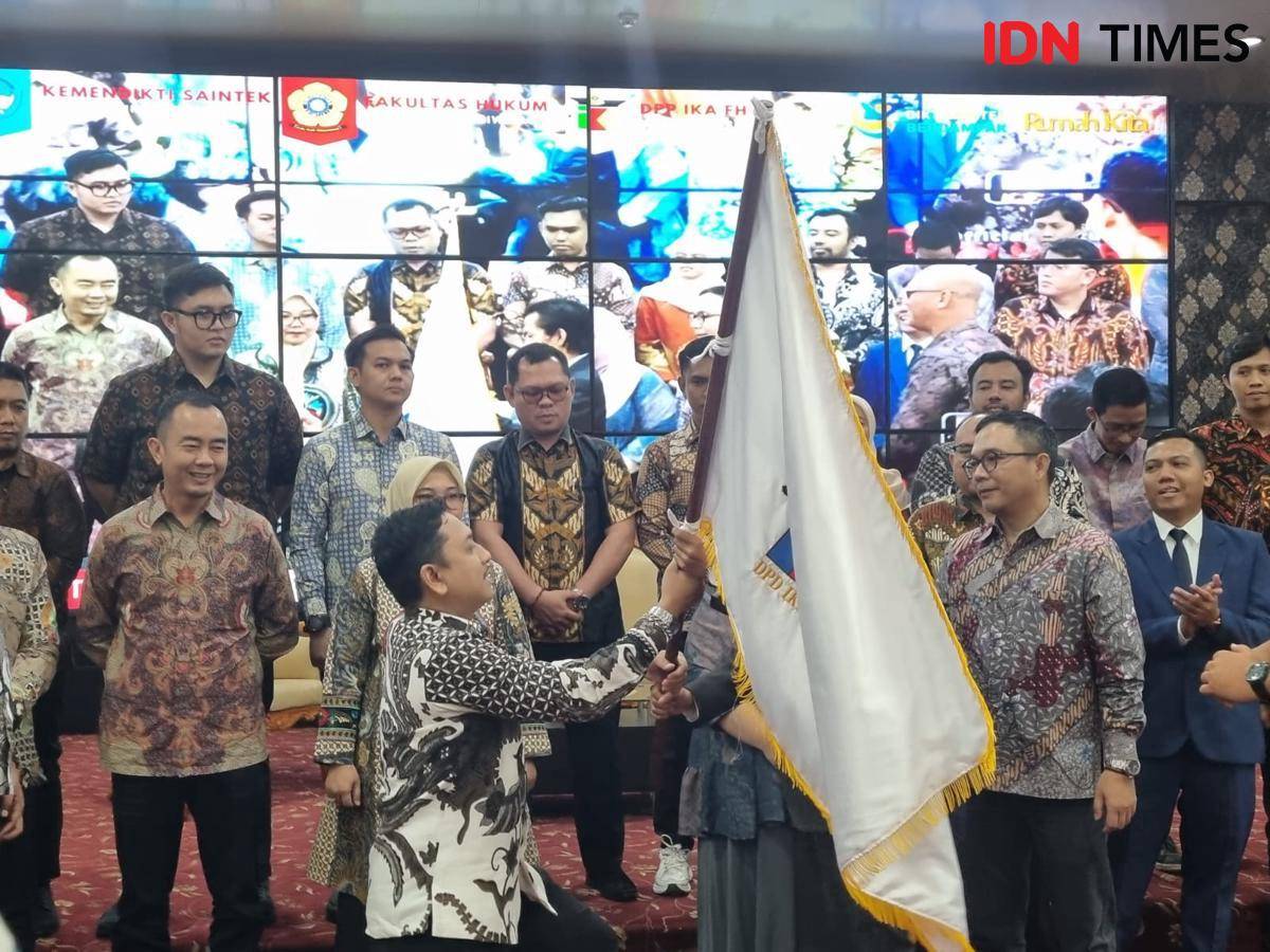Pelantikan Pengurus DPD Sumsel IKA FH Unsri yang dihadiri ketua FH Unsri Patra M Zen (IDN Times/Rangga Erfizal)