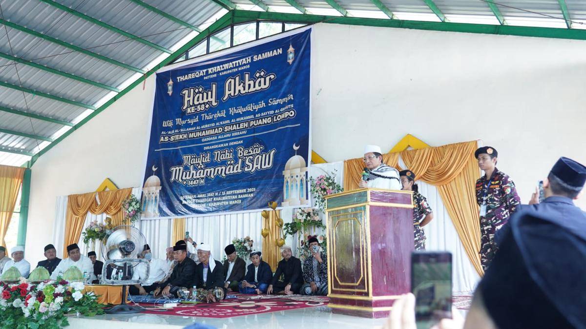 Menteri Agama Nasaruddin Umar menghadiri maulid akbar yang diselenggarakan tarekat Khalwatiyah Samman, di Kabupaten Maros, Sulawesi Selatan, Sabtu (13/9/2025). (Dok. Istimewa)