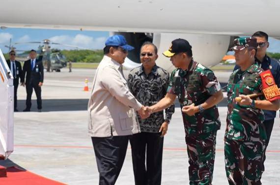 Presiden Prabowo Subianto mendarat di Bali usai kunjungan kerja dari Timur Tengah, Sabtu (13/9/2025). (Dok. YouTube Sekretariat Presiden)