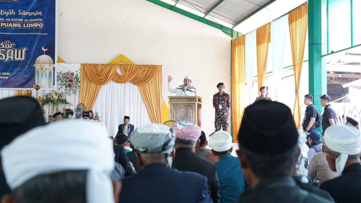 Menteri Agama Nasaruddin Umar menghadiri maulid akbar yang diselenggarakan tarekat Khalwatiyah Samman, di Kabupaten Maros, Sulawesi Selatan, Sabtu (13/9/2025). (Dok. Istimewa)