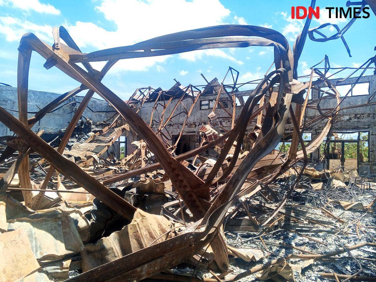 Kondisi gedung lantai 3 DPRD NTB yang ludes terbakar. 