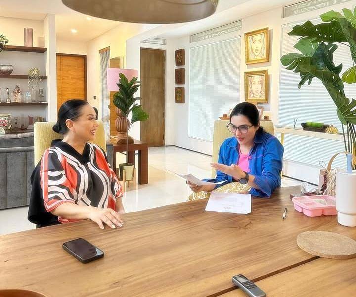 potret Ashanty datangi penyanyi senior untuk wawancara disertasi (instagram.com/ashanty_ash)