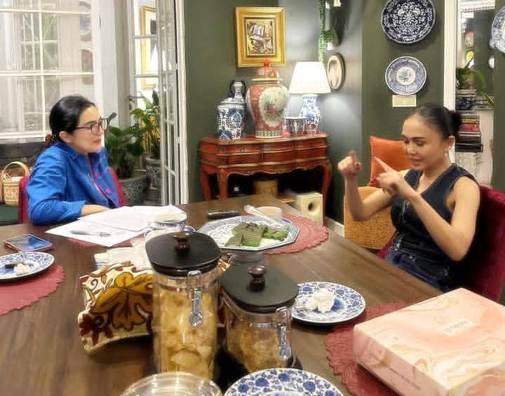 potret Ashanty datangi penyanyi senior untuk wawancara disertasi (instagram.com/ashanty_ash)