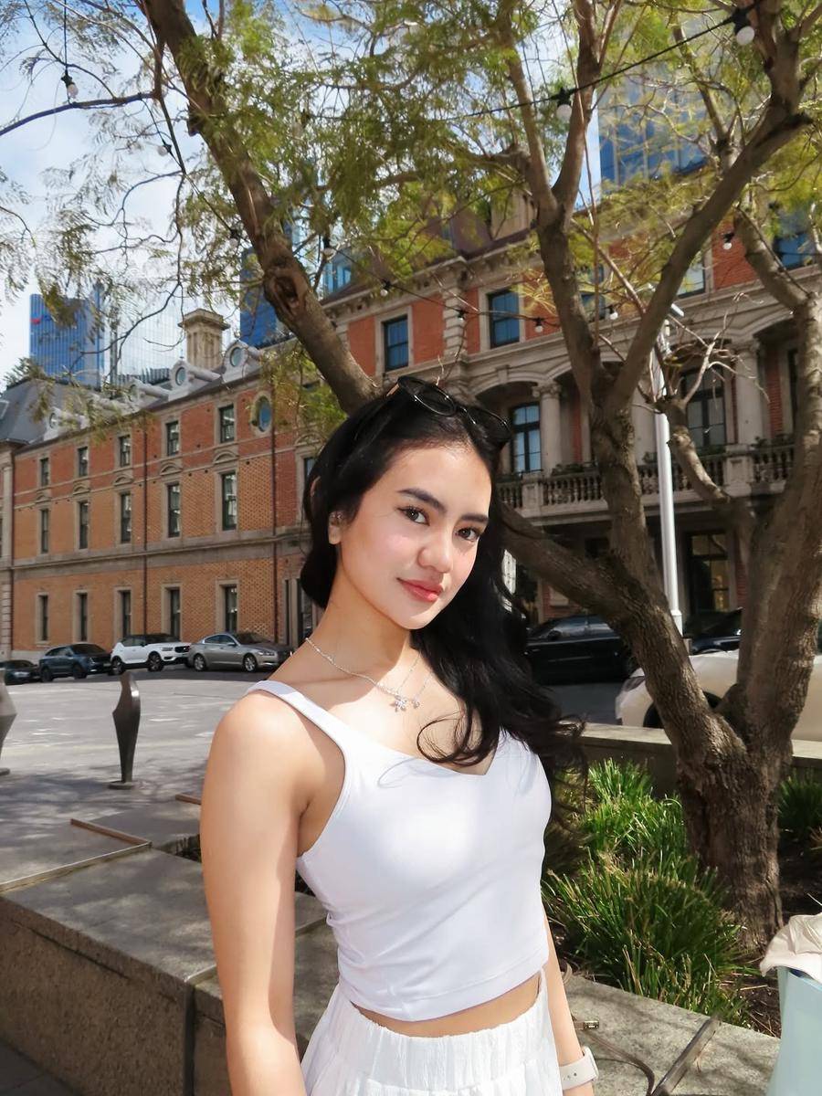 Janis Aneira (instagram.com/janisaneira)