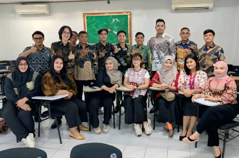 Robby Purba jadi mahasiswa baru di UEU