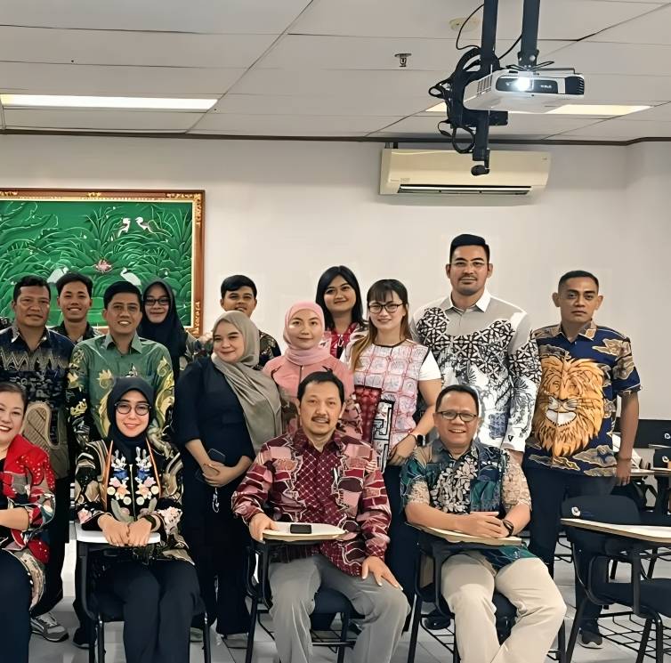 Robby Purba jadi mahasiswa baru di UEU