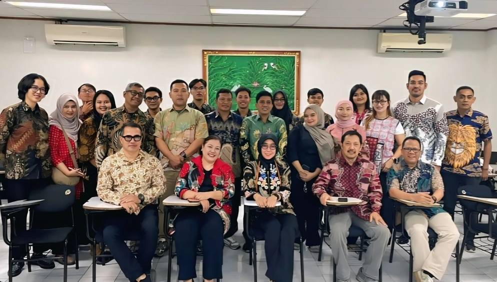 Robby Purba jadi mahasiswa baru di UEU