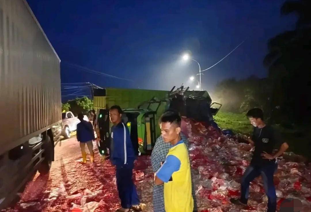 Kondisi kecelakaan beruntun di Jalintim KM 41 Betung. (Instagram: Banyuasininfo)