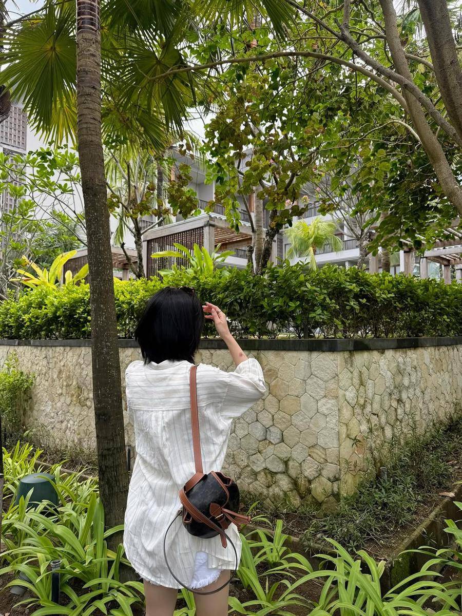 potret Kwon Eunbi jalan-jalan di Bali (instagram.com/silver_rain.__)