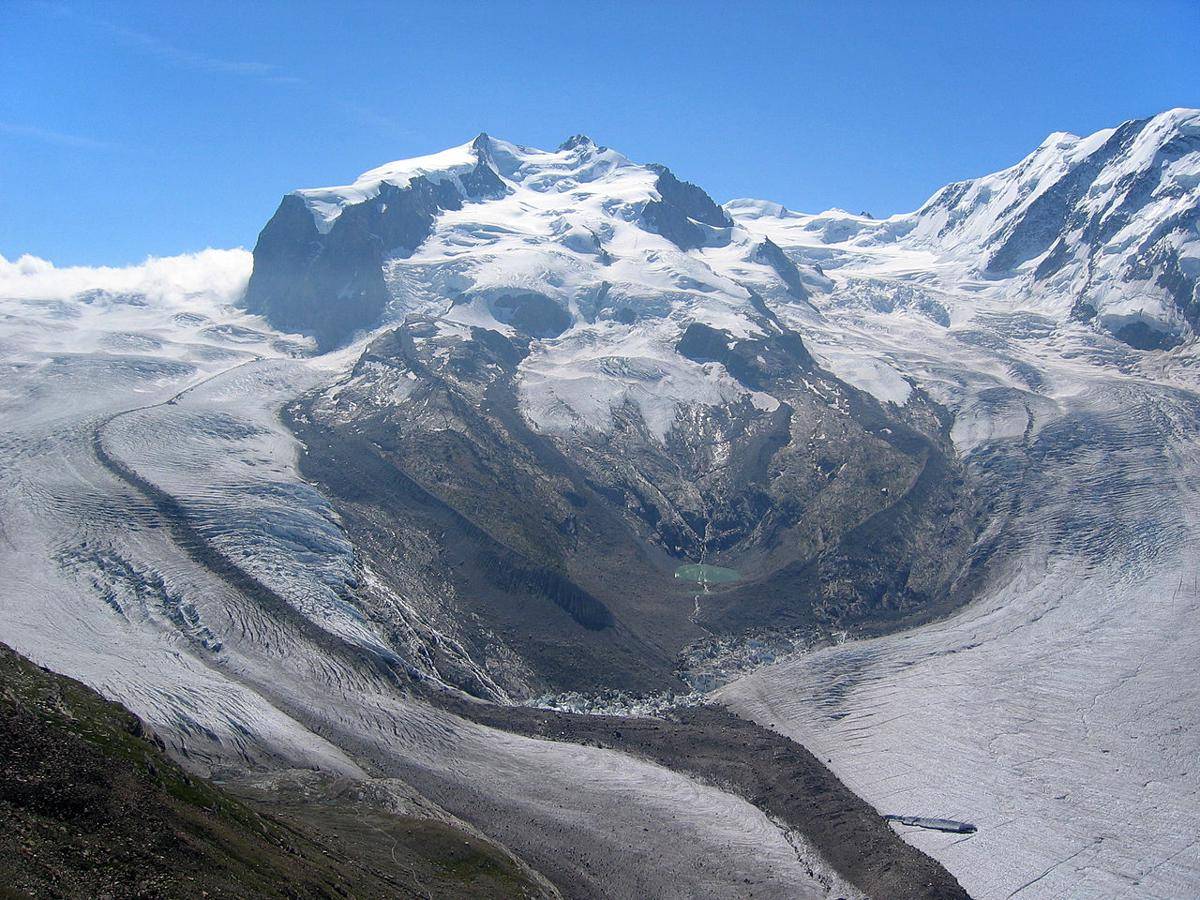 potret Gorner Glacier di Monte Rosa yang merupakan glacier terbesar kedua di Pegunungan Alpen (commons.wikimedia.org/TobiasBender)
