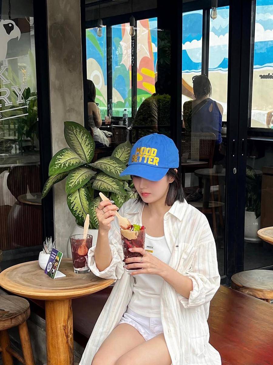 potret Kwon Eunbi jalan-jalan di Bali (instagram.com/silver_rain.__)