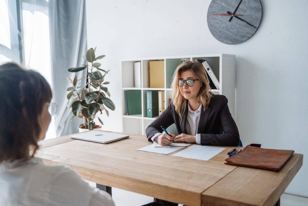 ilustrasi interview kerja (freepik.com/teksomolika)