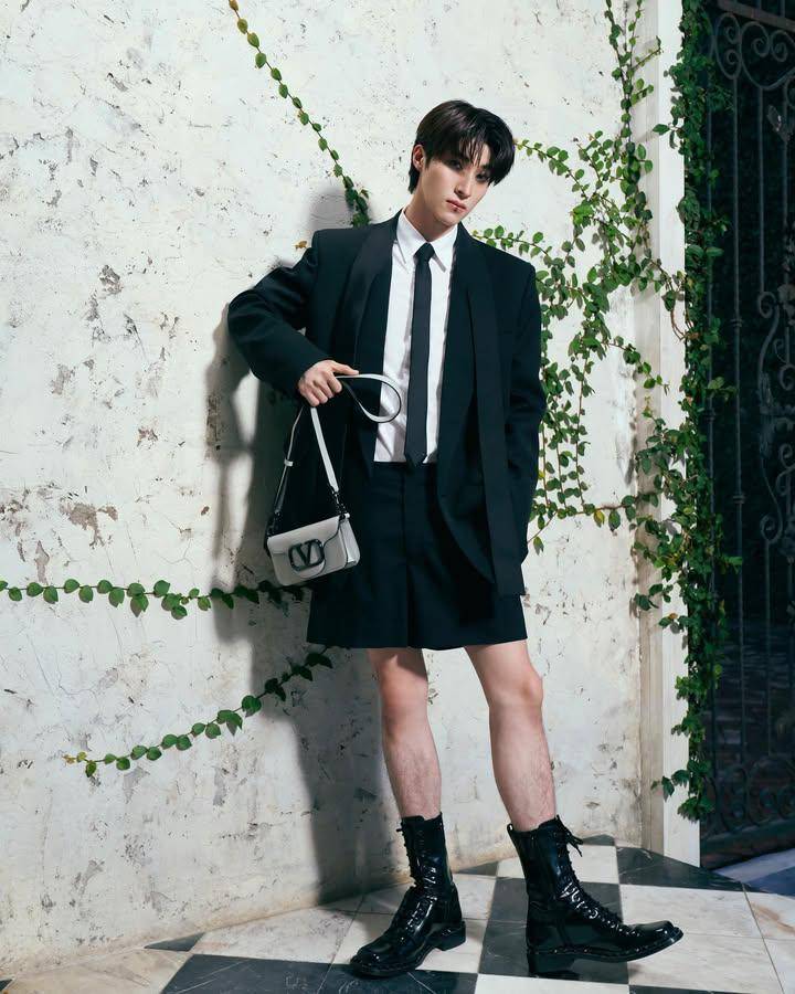 styling outfit pakai dasi ala Blue Pongtiwat (instagram.com/blue_pongtiwat)