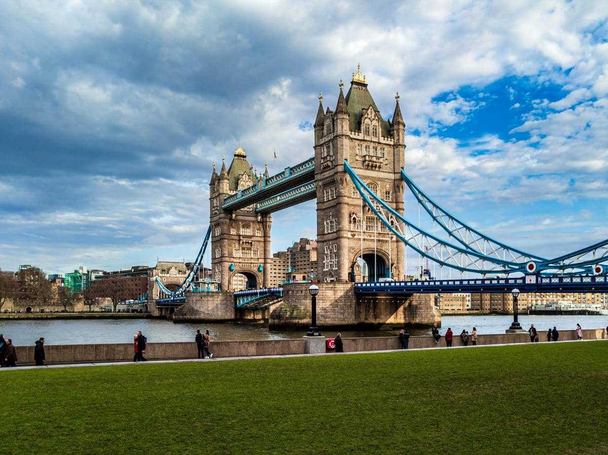 Potret London Bridge di London, Inggris