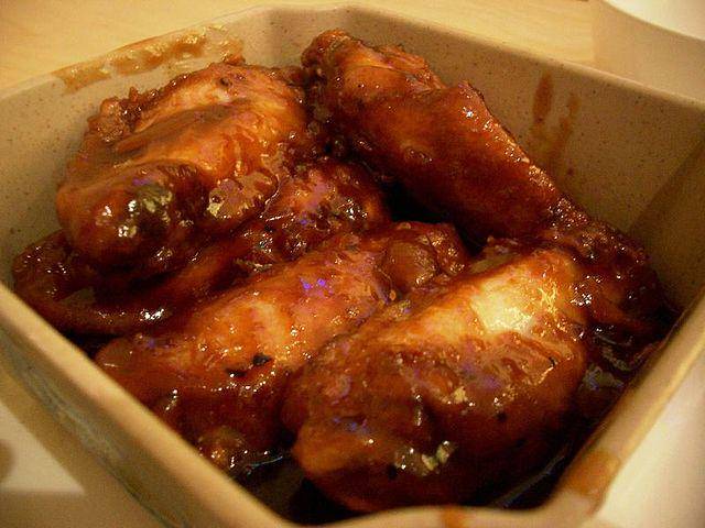 ilustrasi balur ayam dengan saus (commons.wikimedia.org/Alpha)