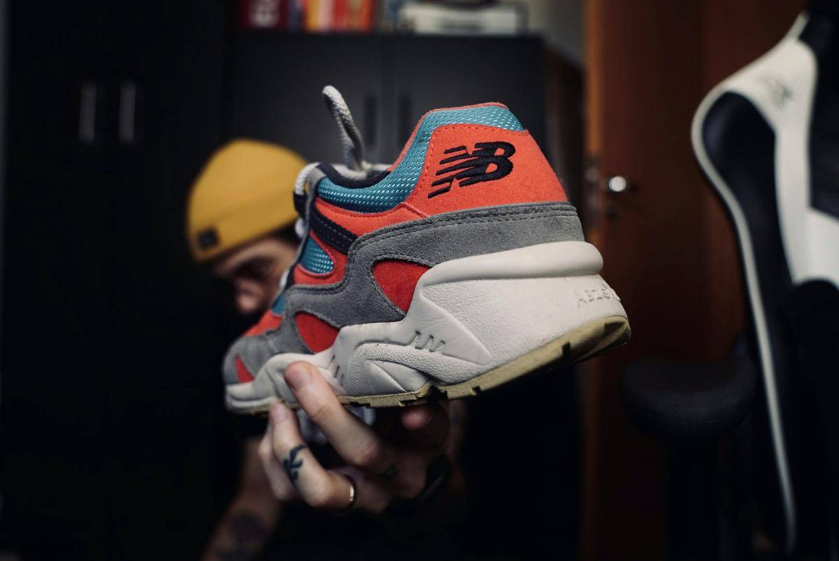 ilustrasi pria membeli sneakers (unsplash.com/@felirbe)