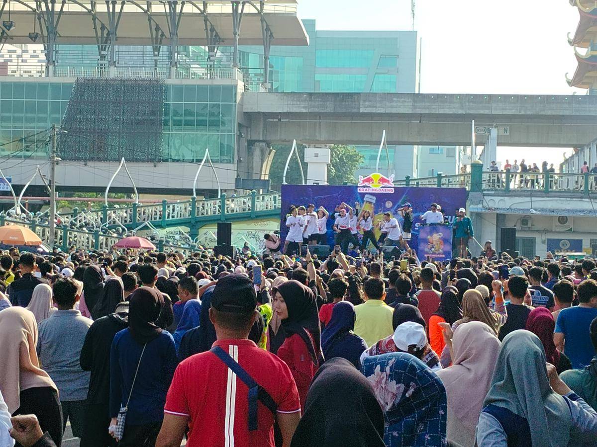 Kratingdaeng ajak masyarakat Medan Zumba bareng (IDN Times/Eko Agus Herianto)