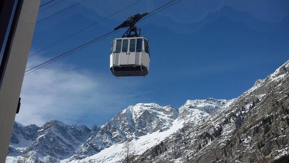 salah satu fasilitas cable car (kereta gantung) yang melintasi Monte Rosa (commons.wikimedia.org/commons.wikimedia.org)