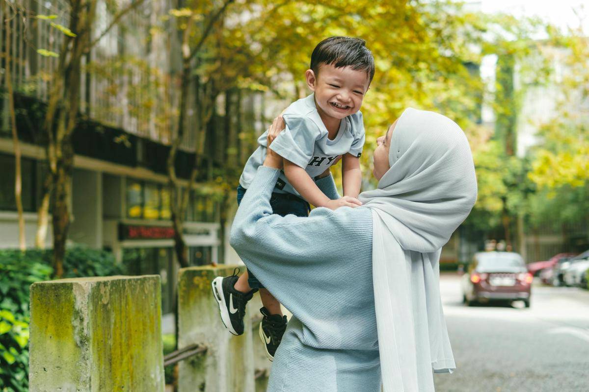 ilustrasi ibu dan anak (pexels.com/ Ihsan Adityawarman)