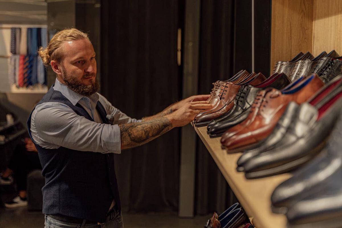 Ilustrasi sepatu (pexels.com/Antoni Shkraba Studio)